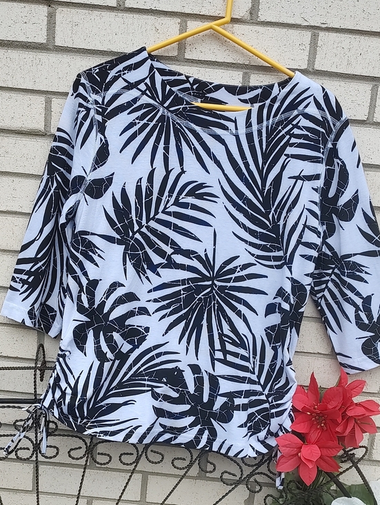 Link Tops - Links/ Black& White Top